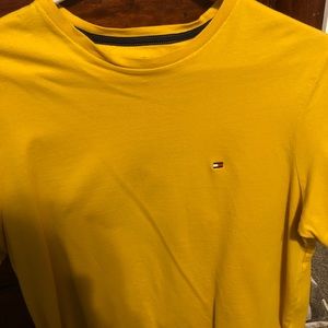 yellow tommy Hilfiger t shirt small no new no tags